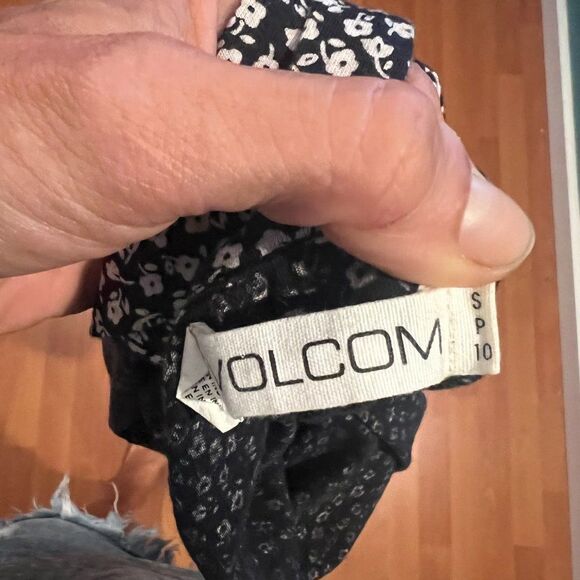 VOLCOM BLACK AND WHITE MINI DRESS SIZE SMALL - Picture 3 of 4